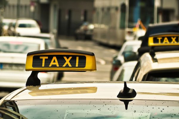 taxi-schild-bokraft-1024×512 taxi-schild-bokraft-1024x512